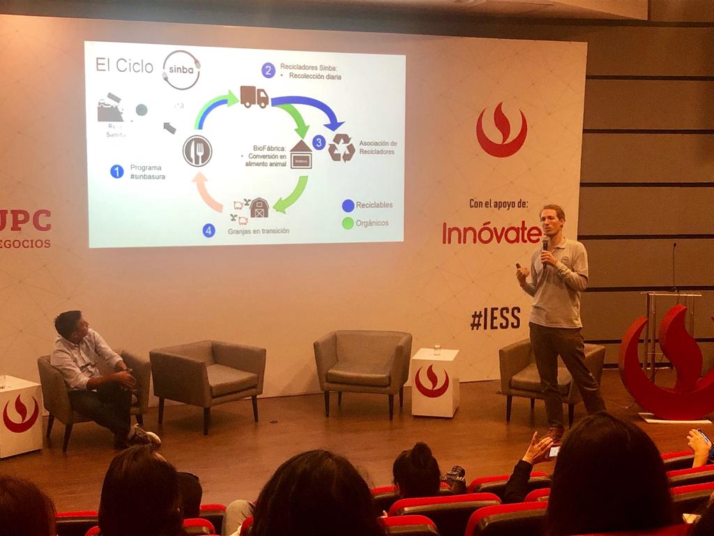 PipoReiser's tweet photo. Un lujo compartir el escenario con @CAdelaflor de @MariaAlmenara para compartir sobre nuestra alianza #sinbasura. Panel de @SistemaB en @startupc_ #iess https://t.co/hdyjxsl7UN