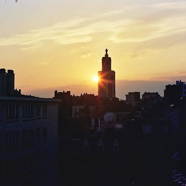 l_a_u_r_e_n_t's tweet photo. Le soleil a rendez-vous avec son lit #altitude100 #forest #1190be #sunset #church #argentique #ricoh #ricohcr5 #kodak #nofilter https://t.co/45zs0JKWK7 https://t.co/POBHvO9MFM