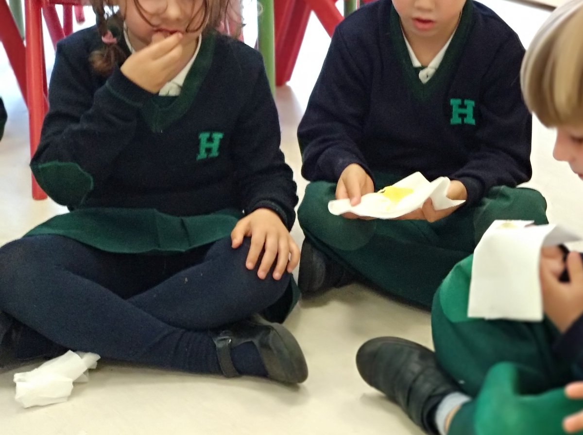 teachermanuela's tweet photo. Too much fun un #4yrs #dragonsclass making jelly!!! #cookproject @HBSTORREJON @nazahbst https://t.co/eMrSDedVbs