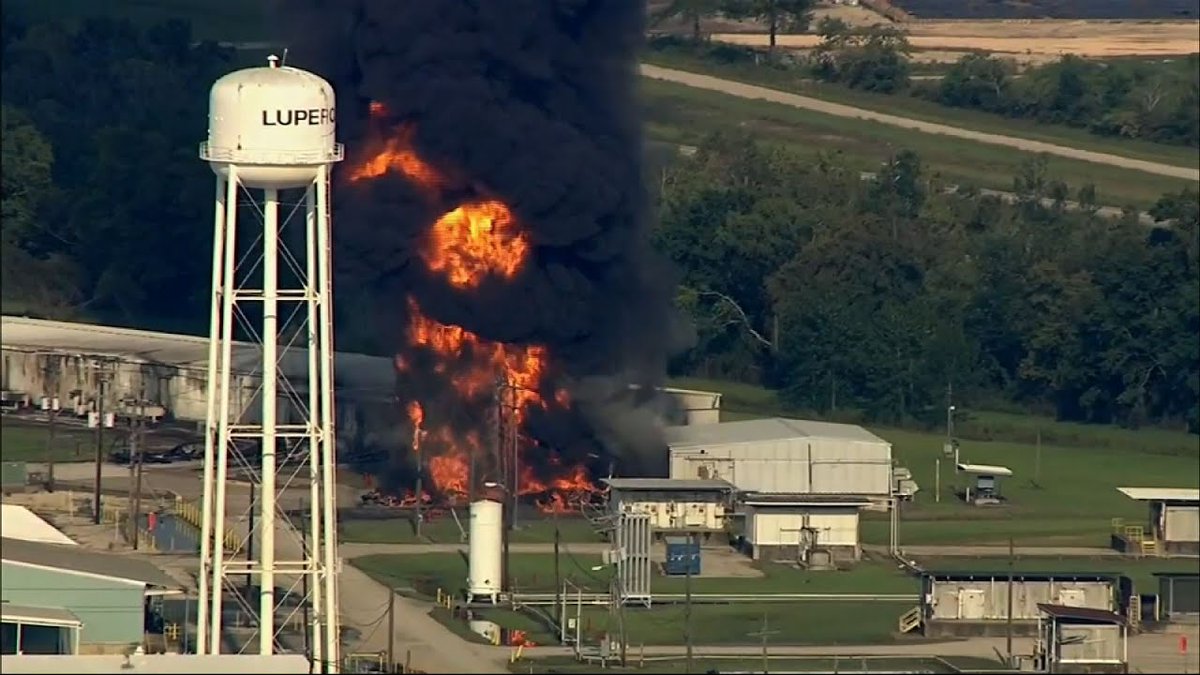 PublicCitizenTX's tweet photo. "Smoke from the fires has barely cleared, but President Donald Trump shows no shame in using Texas’ petrochemical corridor as a prop for his misguided and dangerous proposals," says Stephanie Thomas of Public Citizen's Houston office.
https://t.co/vvPXKWw761
#KMOCfire #KMOC https://t.co/T69Mfc61D7