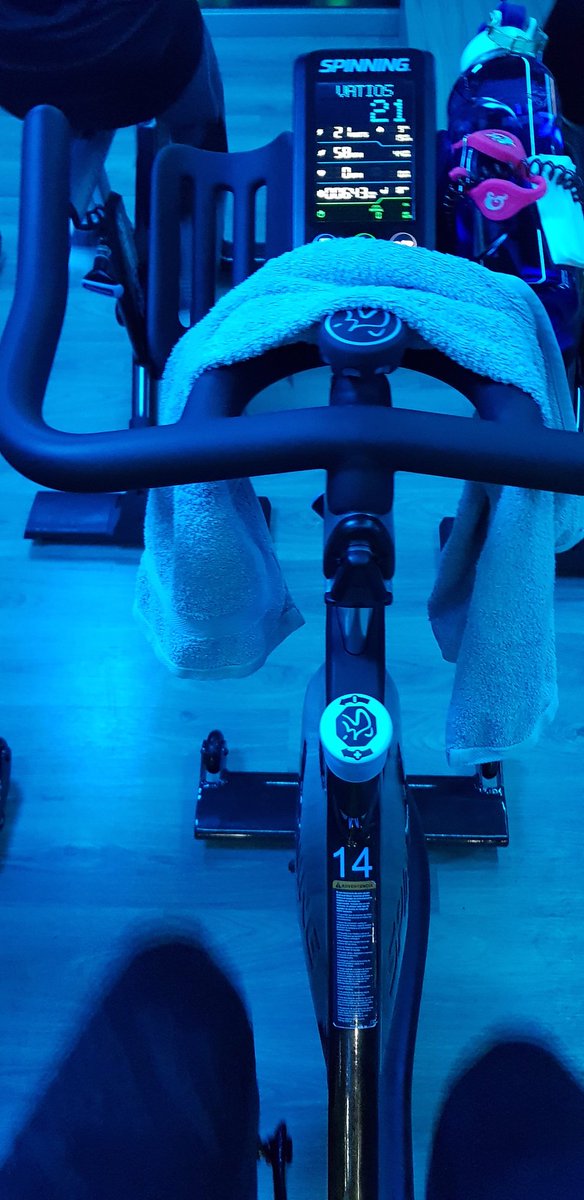 noelyraven's tweet photo. Hoy clase de bici y qema
Estoy magullada  como los melocotones🍑, por todos lados 😕
#CicloIndoor
#Biciclé
#Spinin https://t.co/TlkOBLeSN5