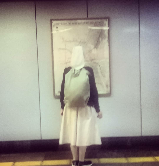 colibria33's tweet photo. ¿Buscar o encontrar?
#metroo #subway https://t.co/8wQcJHVoGG