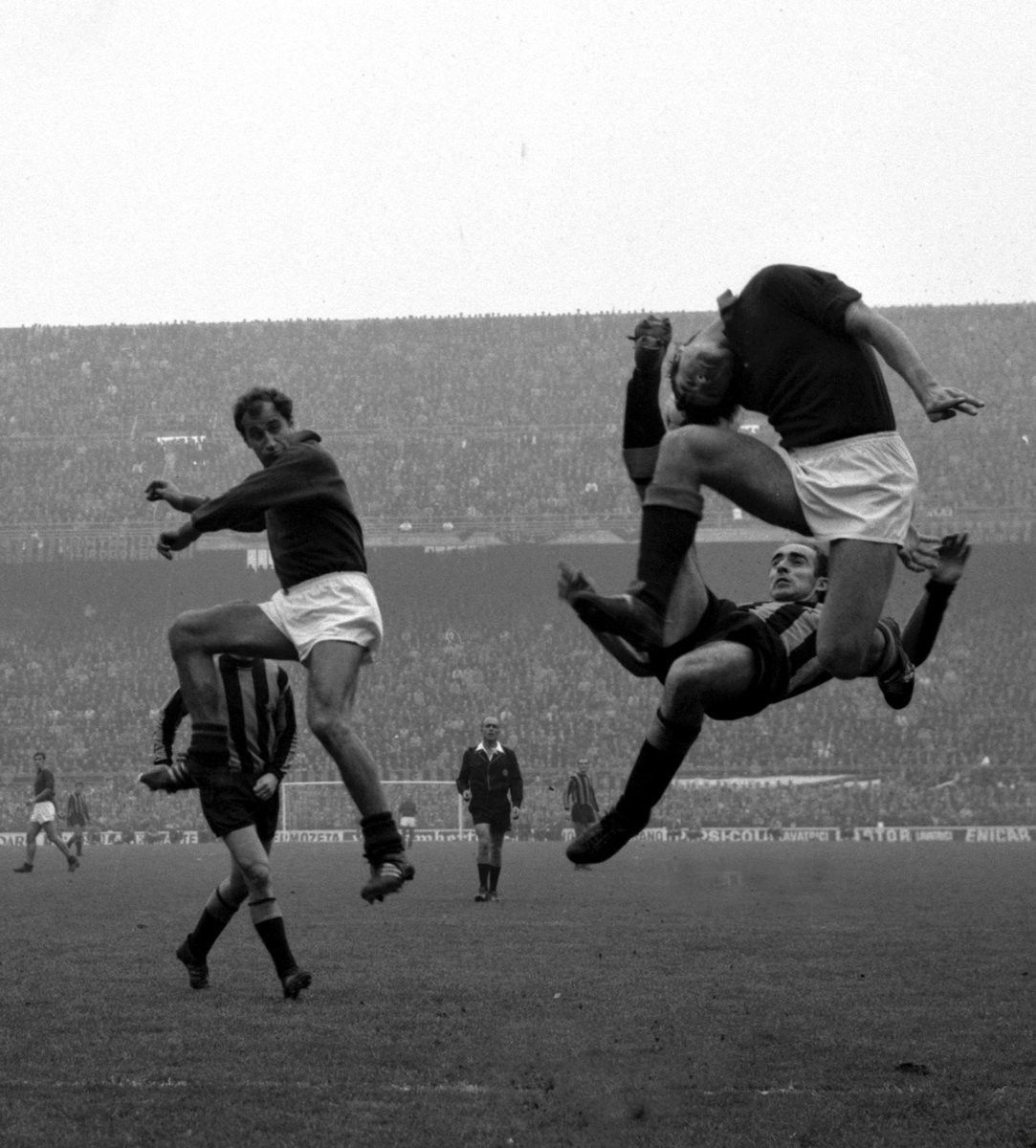 FOTOS HISTORICAS O CHULAS  DE FUTBOL - Página 7 D30gd-1XoAAbq8s