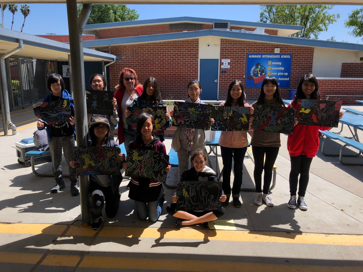 Here's a quick pic of our Art Club students with Ms. Lugo, they went to visit the Riverside Art Museum to view original work and tryout new skills. #AISWorldsGreatest #LoveMySchoolDay @AIS_Principal <a href="/RowlandSchools/">Rowland Schools</a> #WeAreRUSD