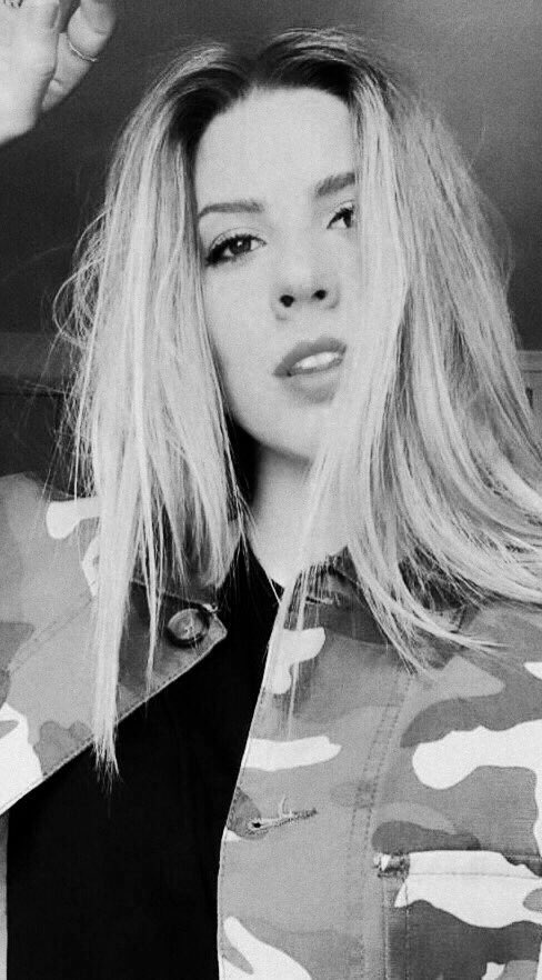 — mírame mientras me tocas.