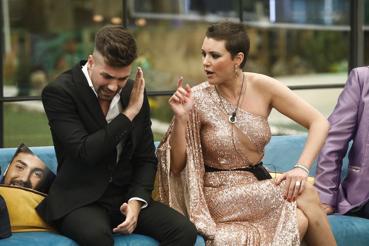 ghoficial's tweet photo. ¡Saltan chispas entre Alejandro y María Jesús! ¿A quién apoyas tú?

🔄 María Jesús
❤️ Alejandro

#GHDÚOFinal1 https://t.co/PPmP4x6eCe