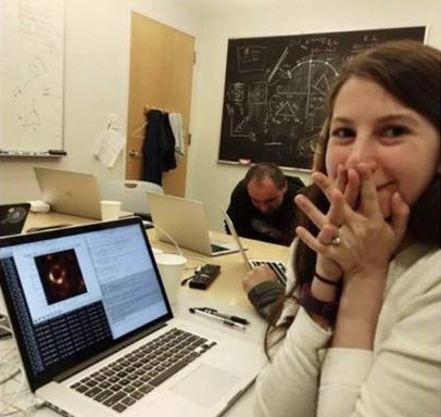 tfeministp's tweet image. Katie Bouman, a responsável pela primeira foto do Buraco Negro!