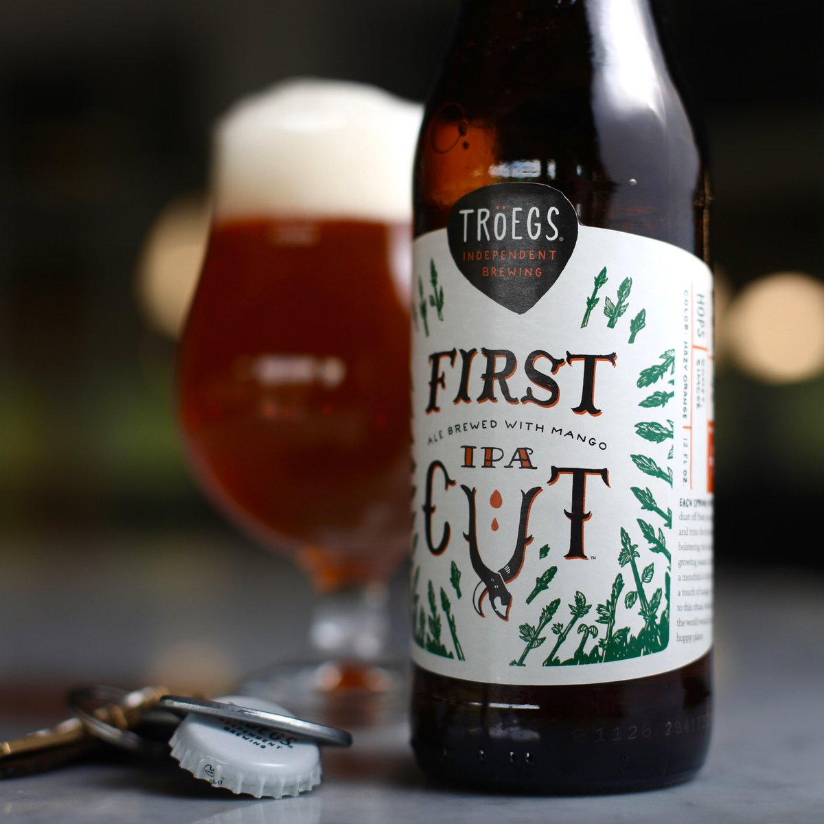 TroegsBeer's tweet photo. This is what we think about when we think about spring. A mouthful of citrusy Simcoe and a touch of sweet mango. #FirstCutIPA #HopCycle https://t.co/Mn8Fy52mOj