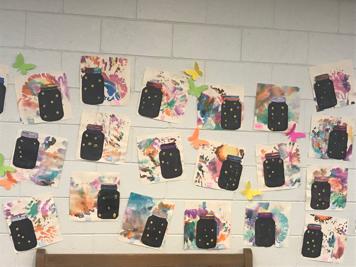 miranda_mjames's tweet photo. Fine Arts Night at RES was a huge success. My students created beautiful artwork. So proud!! https://t.co/dDaLwjwUSn