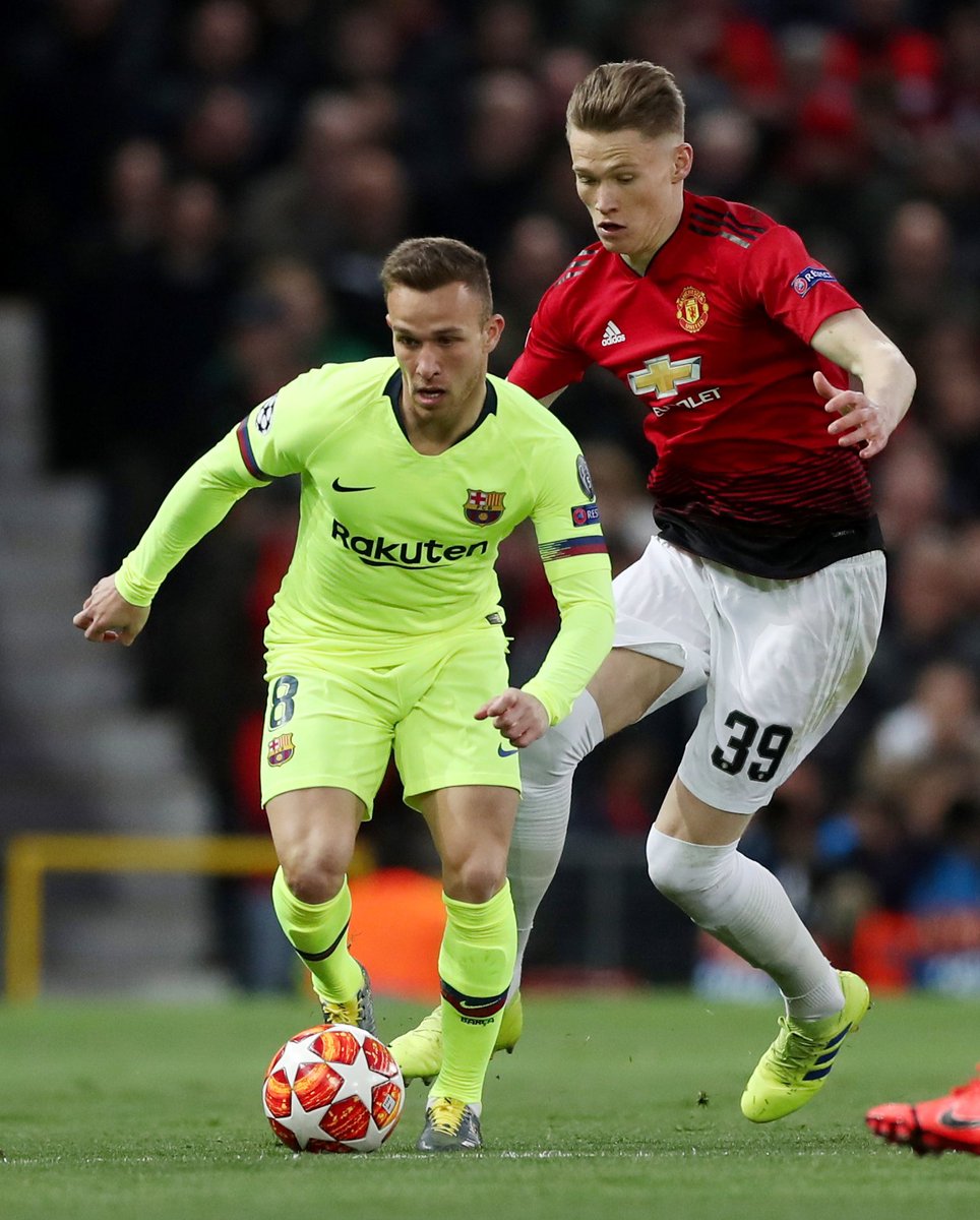 Footballtweet's tweet photo. Scott McTominay against Barcelona: 

100% defensive aerials won
100% tackles won 
80% pass accuracy 
5 ball recoveries 
3 fouls in middle third 
2/3 take-ons 

👏 @StatmanDave https://t.co/FfpvW6ZFOk