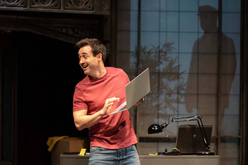 RevWhoGuest's tweet photo. Another haunting theatre visit, to see stage version of @peterjamesuk's creepy #TheHouseOnColdHill @RichmondTheatre. A couple of good understudies on and very good performances from all, especially #JoeMcFadden &amp; #CharlieClements. Enjoyable touring fare with decent chill factor. https://t.co/GJ2THhLWXU
