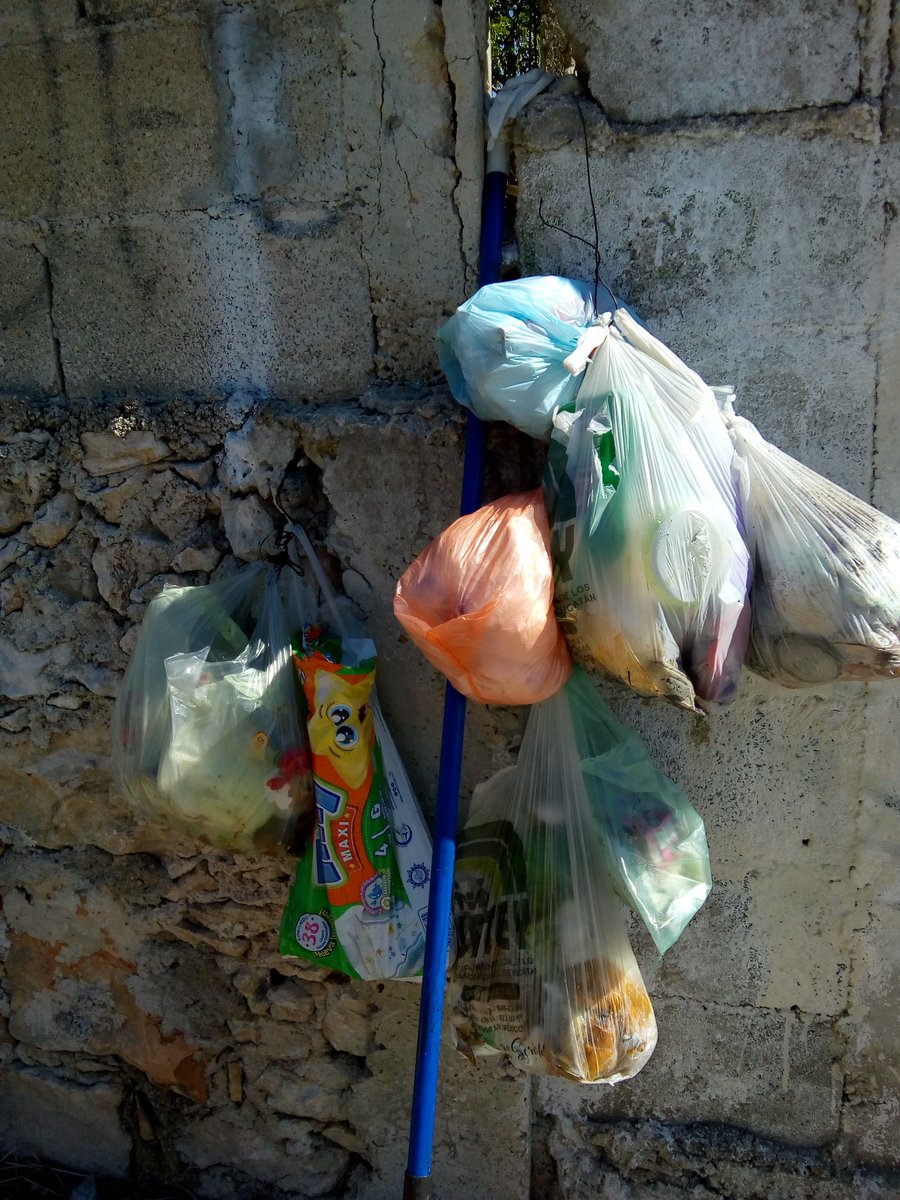 LAJANESMITH's tweet photo. @AyuntaMerida buenas tardes, acabo de llamar al servicio del 9.244000, para externar mi queja del servicio de recoja basura, la persona que me atendió en lugar de solucionar mi queja, me confundió mas, mire como vivo señor alcalde una semana sin que se lleven la basura https://t.co/VFv0x0XAKs