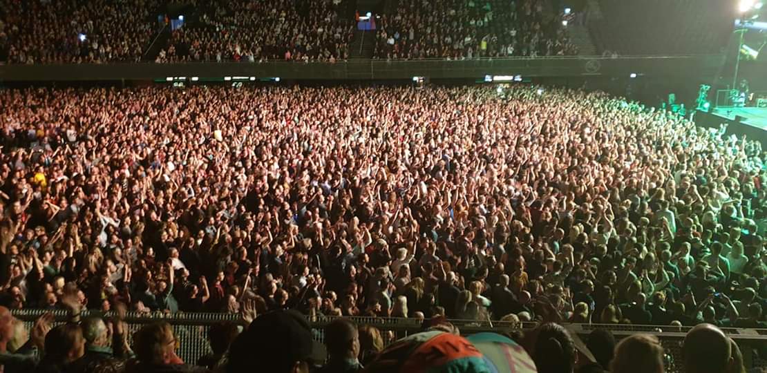 ReggaeGracie's tweet photo. This is what
@UB40 Ft Ali Campbell and Astro
Sold out Arena tours look like
40 years in the business and still pulling in 1000's & 1000's of fans
Way to go Ali, Astro, Matt, Colin, Slowley, Michael, Winston D, Winston R, Colin McNeish
#UB40TH
❤💛💚 https://t.co/GW0lgoqDoA