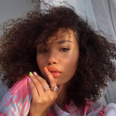 SHE LOOKS DIFFERENT NOW 🤷‍♀️ #NoweProfilowe