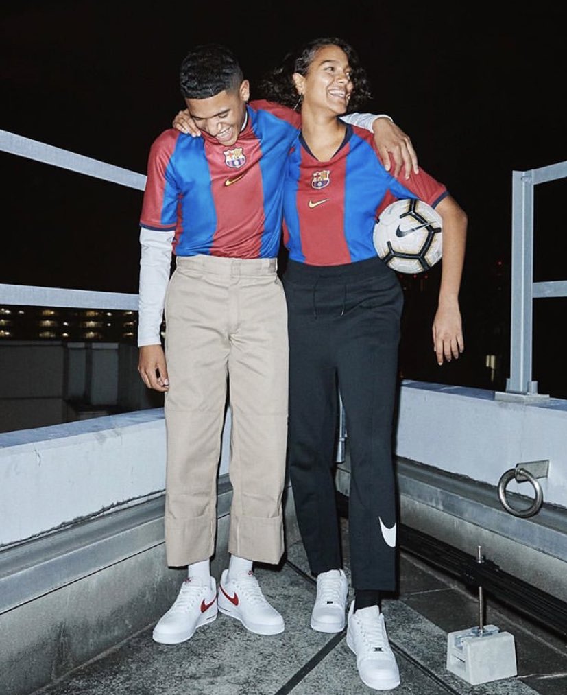 oldwavyfooty's tweet photo. Nike’s new limited edition remake of #FCBarcelona’s 1998/1999 home kit 🌊
This wavy fit dropped today 🤩
#Barça #BarcaUnited #MUNBARCA
#MANUFCB #MUNBAR #MUNFCB
#MUFCBarca #MUFCBAR
#MUFCB
#wavywomen https://t.co/fiRaKnBlop
