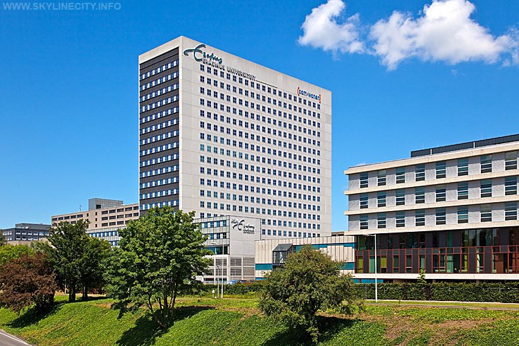 De eerste #SplashAwards nominatie voor de website van Erasmus Universiteit Rotterdam, het grootste Drupal project van Nederland #DrupalCon2019 ezcompany.nl/projecten/eras…