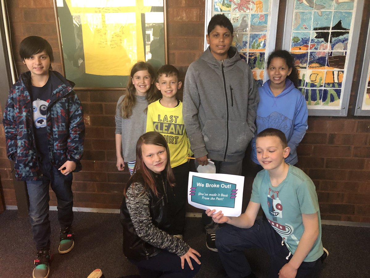 FifthGrabarz's tweet photo. We got out!! #EscapeTheWoods https://t.co/HuykukwkK5