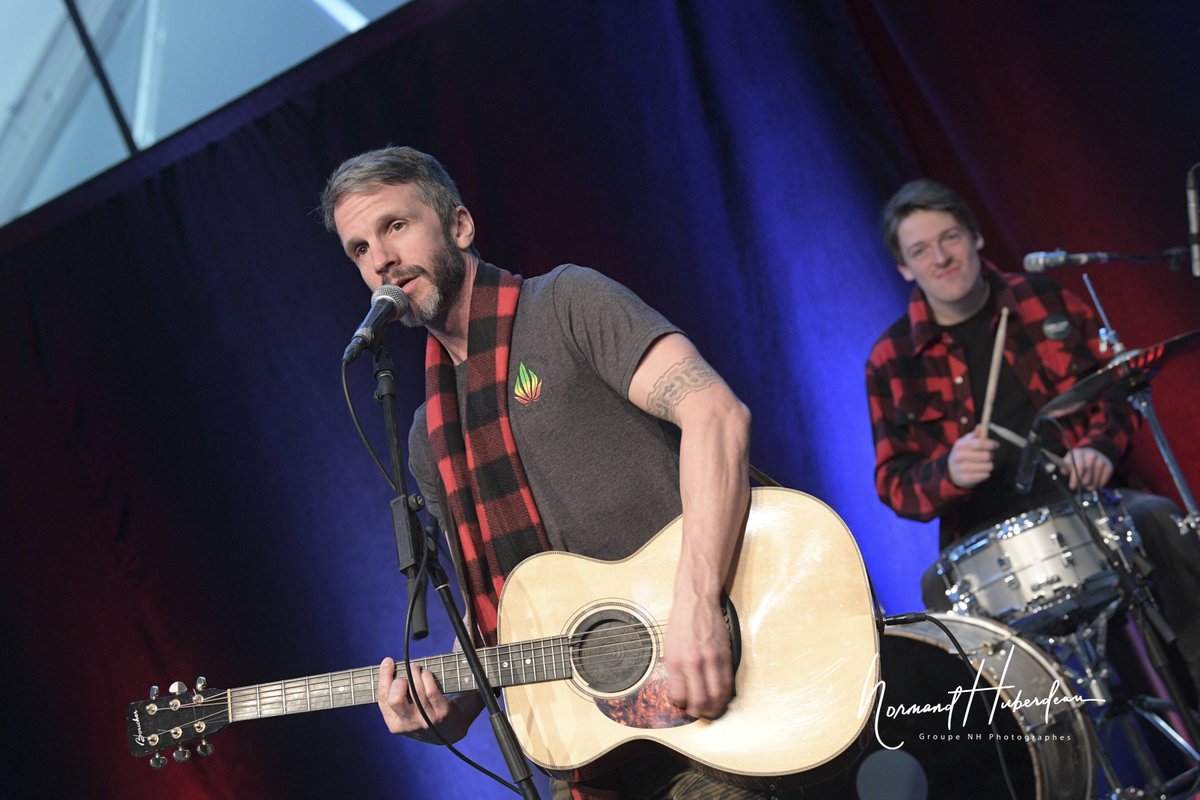 Et voici les 2 Maîtres de cérémonies (Alexandre Laganière et Annie Pelletier - tous deux anciens boursiers de la FAEQ) de la 1ère édition de l'Érabl'Hier de Demain! Et pour finir, le formidable et très talentueux groupe musical québécois: <a href="/KAINofficiel/">Kaïn</a> 🙌👏MERCI BEAUCOUP!🙏