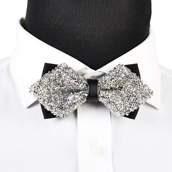 Luxury Party Bow Tie with Crystals

$12.14 @BowtiePalace 

buff.ly/2KppGqd

#party #luxury #crystal #necktie #ty #tie #lux #bowtie #fashionjewelry #fashionaccessory #fashionjewellery #jewellerynecklace #formalwear #ilovejewelry #bowtiepalace #GOLD #red #Silver #teal