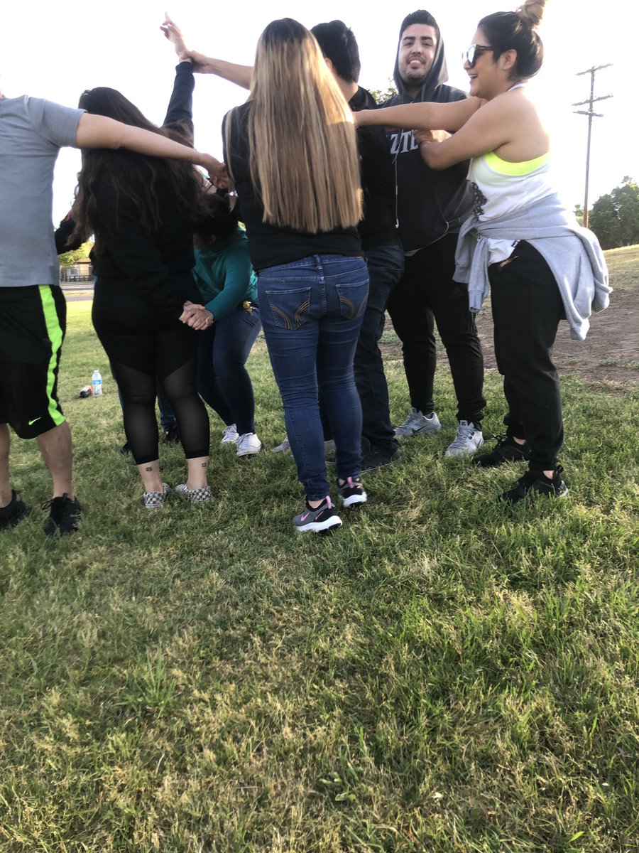 My kind of team builder. We had to unknot ourselves & after 4 tries we were able to get it right and we all cheered to finally be able to go home 🤣.. Morning team warm ups, all smiles 🙌🏽🥰. #TIERAGOALS #Wvistheplacetobe #humanknot @WirelessVision