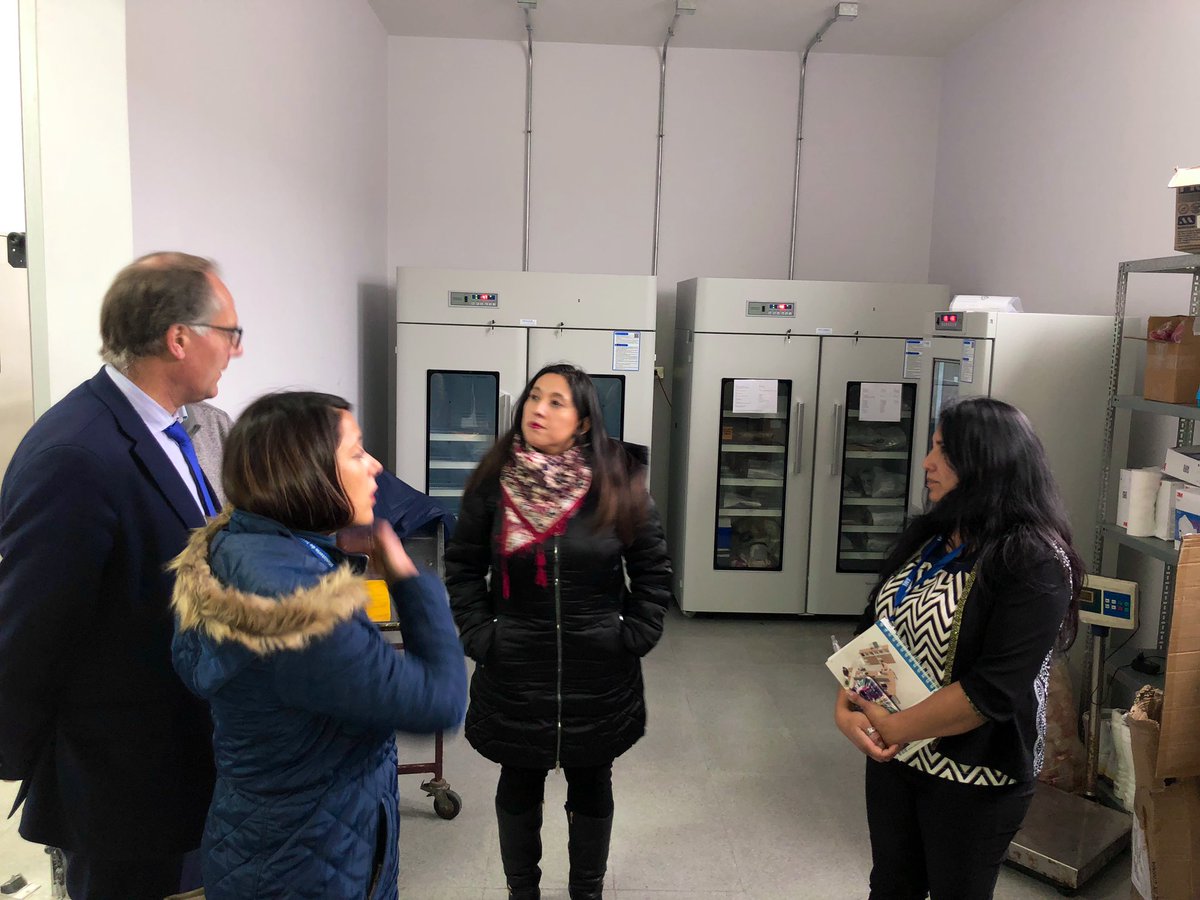 MinjudhLosLagos's tweet photo. Intensa agenda cumple en #PuertoMontt el equipo de Planificación y Presupuesto del @MinjuDDHH liderado por Loreto González El Seremi @alex_meeder les muestra ahora operatividad del nuevo edificio del @SmlChile y coordinan las mejoras pertinentes #ChileEnMarcha https://t.co/BZ7wlRYIbs