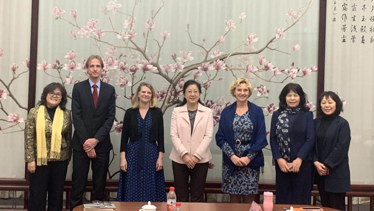 karin_hulshof's tweet photo. Inspiring meeting with the ACWF Vice-President, Xia Jie, @womenofchina to talk about our past (40 years) &amp; further collaboration on #EarlyMomentsMatter, #EndingViolence against Women &amp; Adolescent Girls in #China. Thank you for the strong partnership with @UNICEF #foreverychild https://t.co/aV4abxYa3C