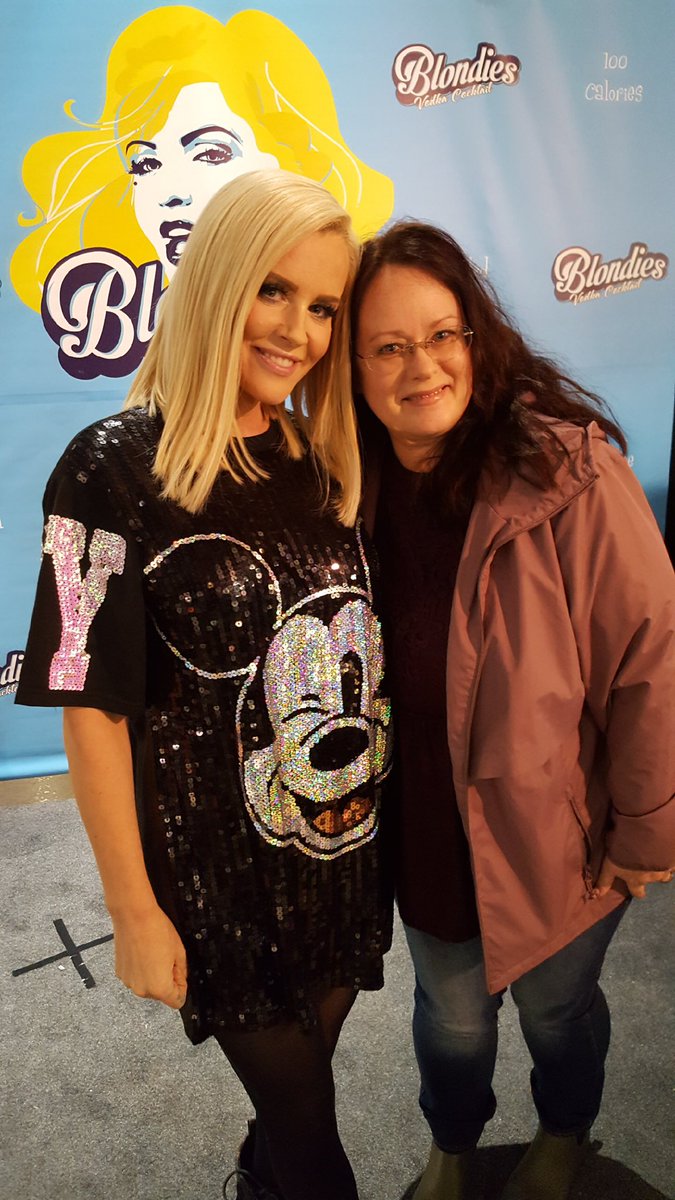 TheEinsteinAcad's tweet photo. Einstein chairwomen working overtime for our school auction this November. They had a great time meeting @JennyMcCarthy at the Blue Goose Market! An autographed box of Blondies will be available to bid on at our next auction! Maybe Jenny will accept our invitation to attend! 🤷‍♀️ https://t.co/2MWBeXEY14