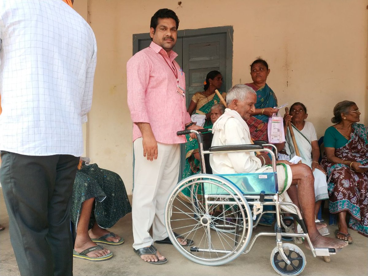 EG_Collector's tweet photo. Differently abled voters are provided auto rickshaw transport and wheel chair facility at polling station  in Kothapeta constituency, East Godavari district.
#CEOandhra
#EG_Collector
#GotInked
#MyVoteMatters
#DeshKaMahatyohar
#LoksabhaElection2019
#GoVote
#GoCall
#MyVoteQ https://t.co/25EZRgsTcJ