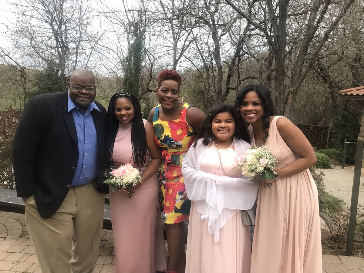 DrAliGriffith's tweet photo. Shout out the siblings squad. Missing a few. But we are variety of goodies with lots of laughs. #nationalsiblingsday2019 #TheGriffiths https://t.co/JxlN3L83xS