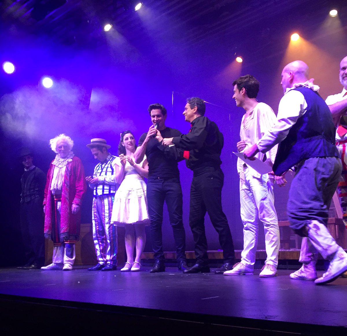 #Teatro #Musical #LosFantastickos Hermosa versión estrenada en el <a href="/culturalsanmar/">Centro Cultural San Martín</a> con dirección de Diego Ramos. Aplausos para todo el elenco, en especial para Juan Rodó que regala talento y calidad en el escenario👏👏👏👏🎼 No se la pierdan!! #thefantasticks