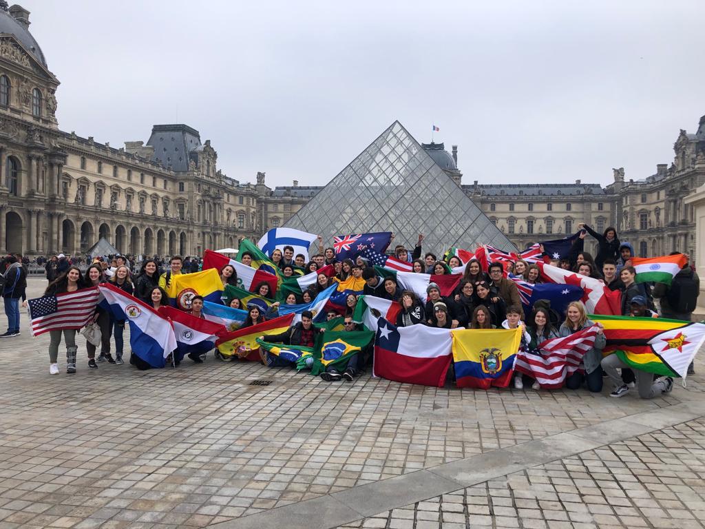 nestorabarreram's tweet photo. La hemosura de París vista por nuestros 70 jóvenes rotarios del mundo entero @Rotary @RotaryRassin Incluida Maria Catalina. Las maravillas de Rotary. https://t.co/ACHeKarRa4