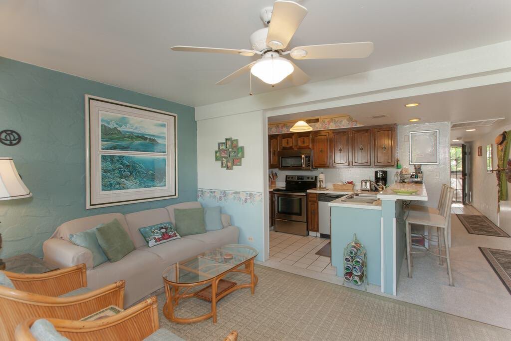 bookdirect's tweet photo. RT @ILoveHawaiiVR: https://t.co/WqGChpjeR2
Casa de Emdeko is an oceanfront condominium complex about a mile and a half south of the quaint tourist town of Kailua-Kona.
👨👩👧👦Sleeps 4
🛏Bed 1
🛁Bath 1
#Kona #ILoveHawaii #BookDirect #Casa #Hawaii #OceanF… https://t.co/f7GQK8gpQa