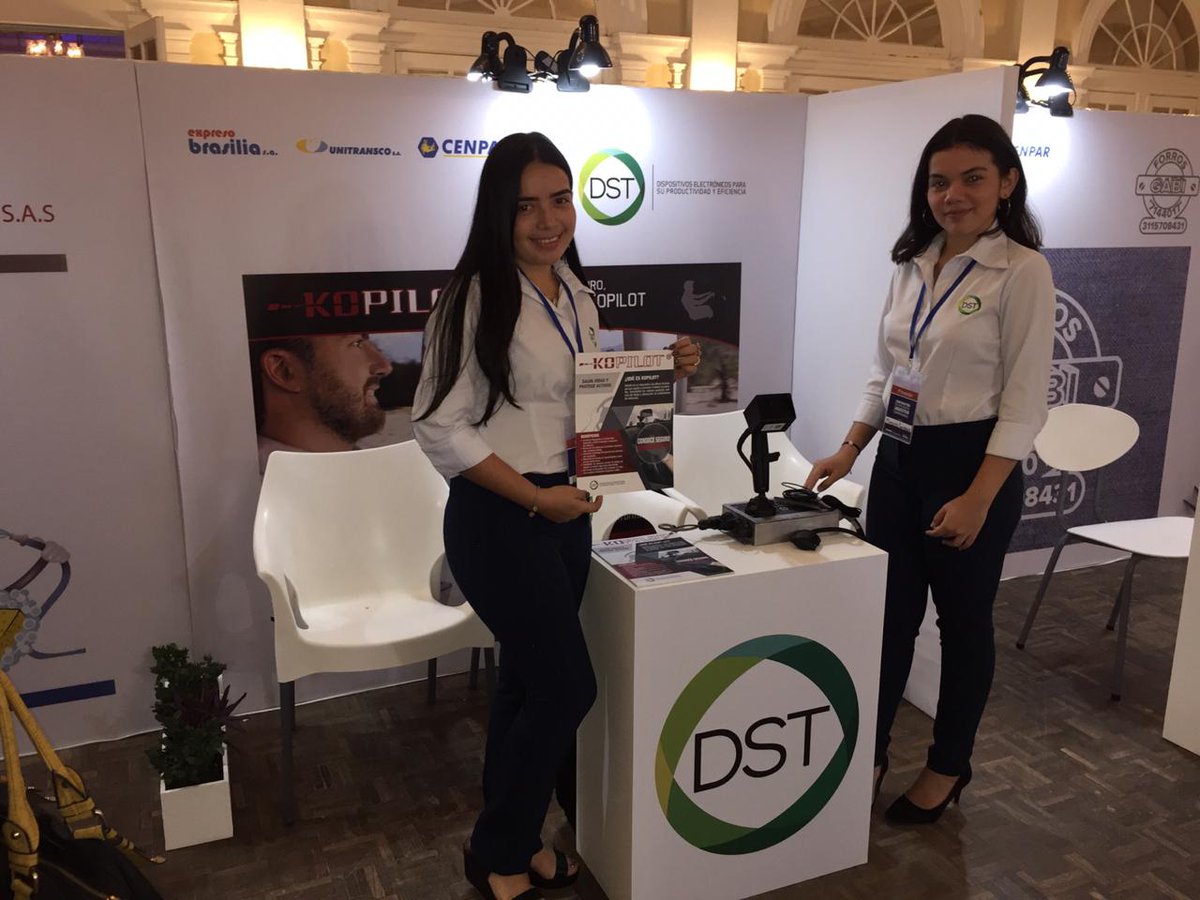 DRIVEKOPILOT's tweet photo. Kopilot acompañando a nuestros clientes en la feria del transporte CENPAR @expresbrasilia transportando pasajeros de manera segura 👍 https://t.co/4pPnZVZvEl