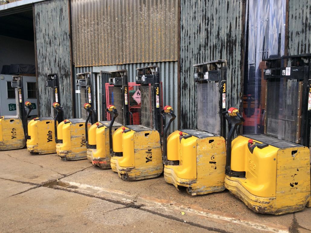 YesEquipment's tweet photo. Each stacker forklift has been developed to optimize operations in the space required. Sometimes those space get a little tight. #justscartches #battlescars #bulittolast #stackers #YES https://t.co/RIOI5PFcqm