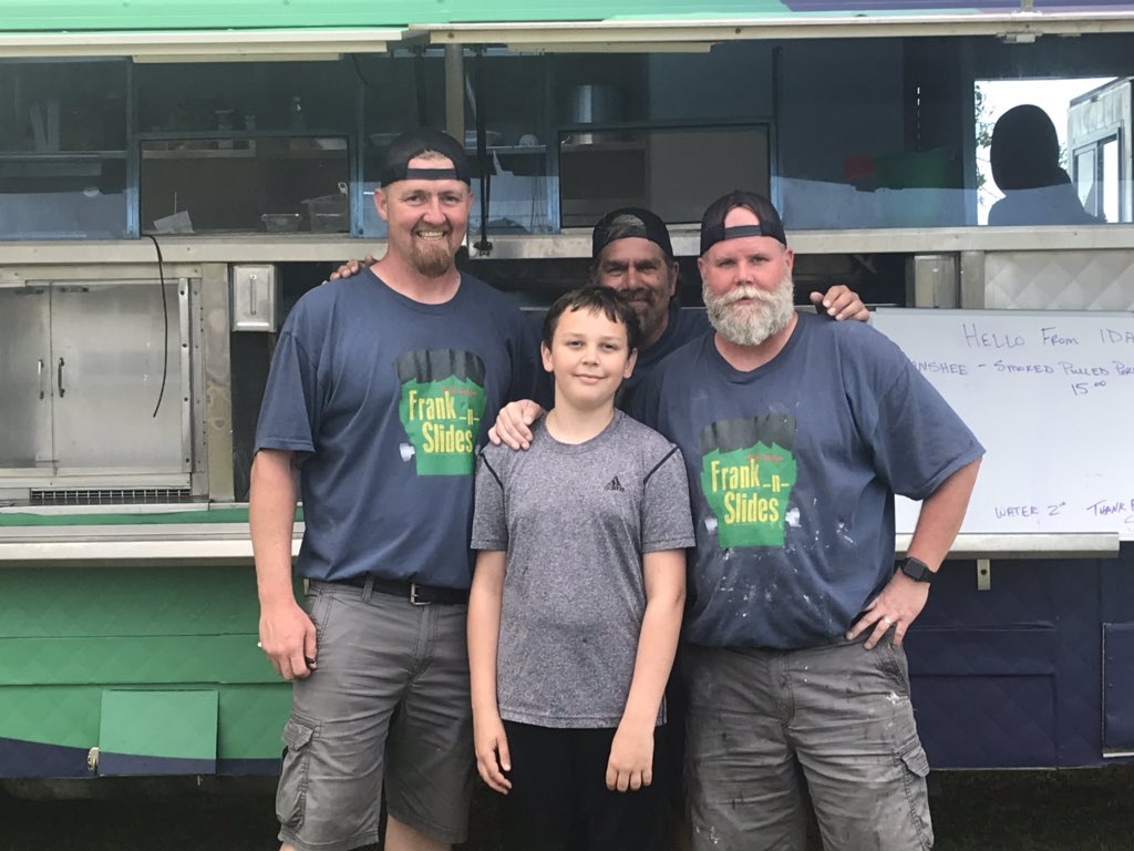 lynnawiltse's tweet photo. He got his food from Frank-n-sliders and loved it! #greatfoodtruckrace #foodtruck #hiltonhead #hhistrong #nomnomnom https://t.co/gr1lfmSTao