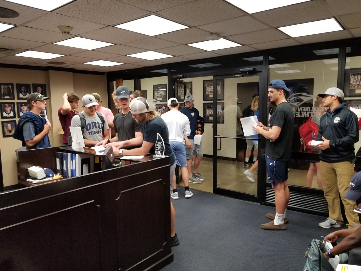 TimoJJ's tweet photo. Be ready tonight! 📞☎️📱🦅

Awesome response from @ORUAthletics student-athletes who want to call and thank our donors during our annual Thank-a-Thon!

Big thanks to those who make it all possible!

#championsbeginwithyou
#GoldenStandard https://t.co/ysZGwiR2CQ