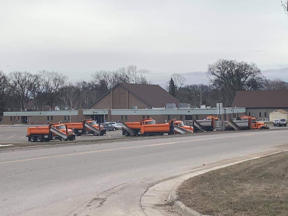 mybethelnews's tweet photo. Are you ready? We're so thankful for those who will be doing the hard work over the next 24 hrs to keep life moving &amp; keep us safe. Pretty sure this wasn't on their list of things they wanted to do in April. (Photo: @RyanHansonHomes) #myfergusfalls #mybattlelake #aprilblizzards https://t.co/TZaFAljRxD