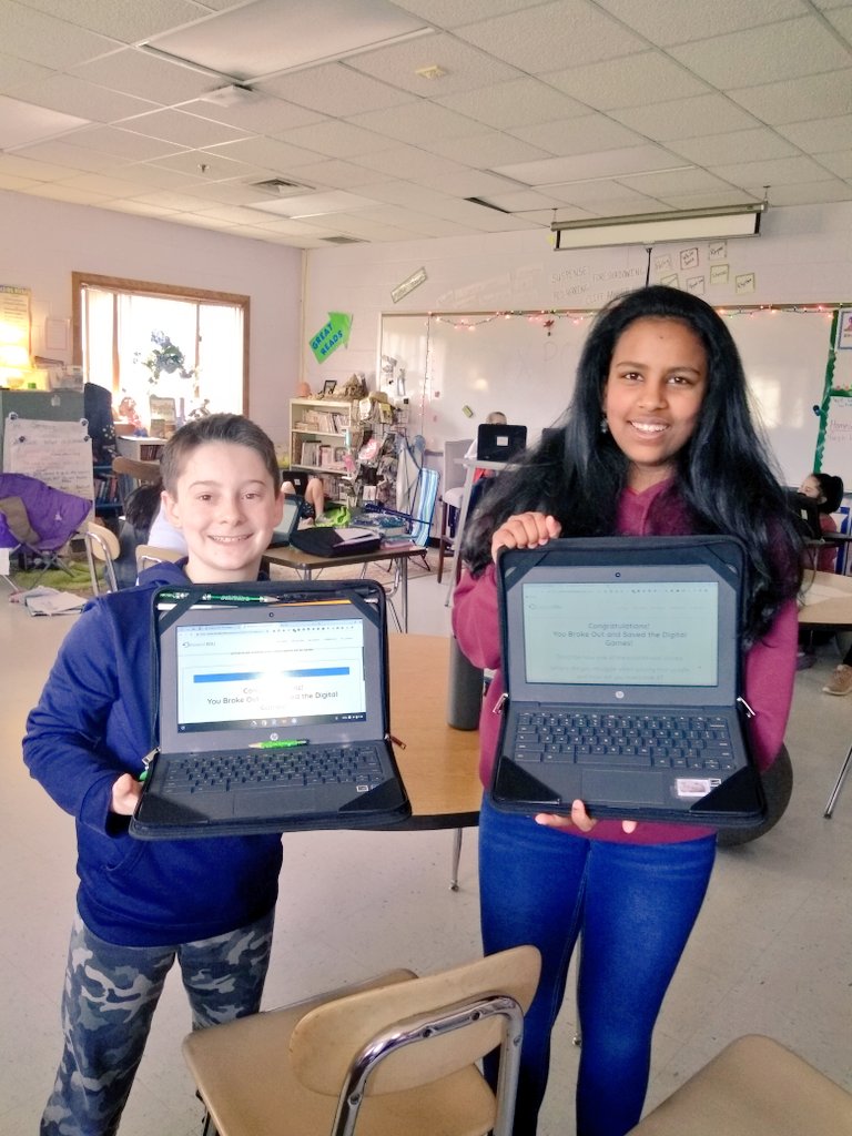 CathyEmerick1's tweet image. Escape room, digital style—a lot of collaboration and critical thinking to make it an engaging Wednesday- thank you @BEF_Bethel for our grant! @WatsonBryan7 #gritandperseverance