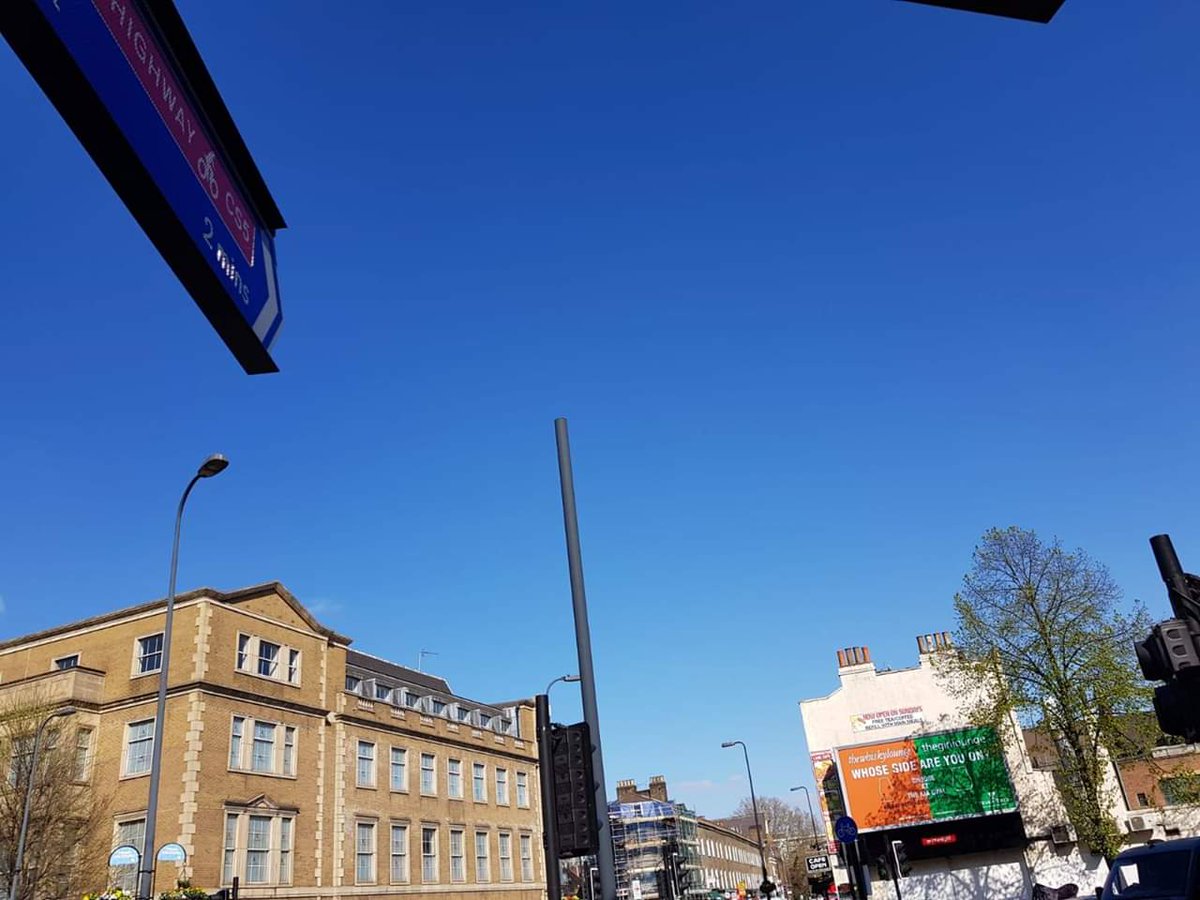 TheWhiskyLounge's tweet photo. 🥃 ⭐️ COMPETITION TIME ⭐️ 🥃

Find our billboard at the Vauxhall Station, London to win...
- London Whisky Weekender VIP tickets
- TWL membership 
- Fever-Tree goody bags 

Take a selfie with your favourite side and tag us (or @The_Gin_Lounge), and #ichoosewhisky or #ichoosegin! https://t.co/TTXbSeOfy7