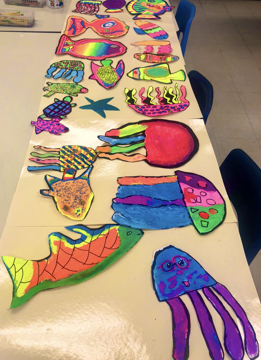 MrsLoucksWY_ART's tweet photo. 4th Grade Chorus Students are multi-talented doing amazing ARTwork in preparation for their spring choral concert!  #artandmusic #wyesed #wyart @MsJLSloan @cynthiagreco @wyasdblue #underthesea https://t.co/UsbzJu0NWe