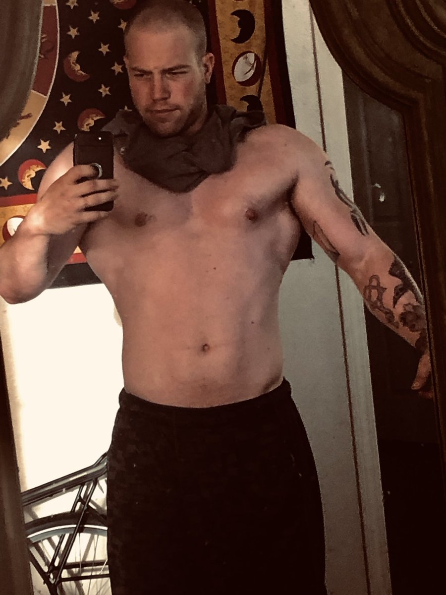 loganan03218849's tweet image. Got my  bat wings when you stopped caring #lats #backstrength #imsexyandiknowit