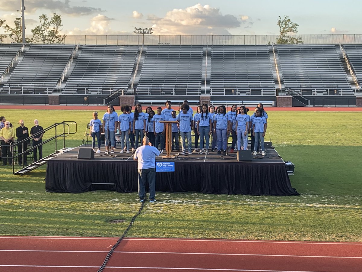 BayDistSchools's tweet photo. A huge shout out to the New Gulf Coast Choir ... beautiful voices singing our National Anthem at #prayforbay https://t.co/86x1gtwcUC