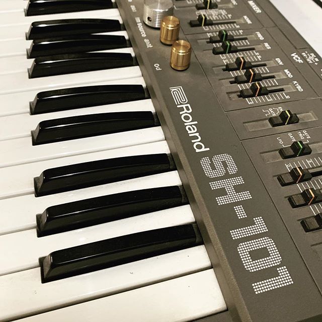 lysdexic_'s tweet photo. work date with this cutie today ☺️ #sh101 #novamod #circuitbent #mod #vintagekit #synthesizer #synthesizers https://t.co/fFsXViLjKE https://t.co/vhy82MmsD5