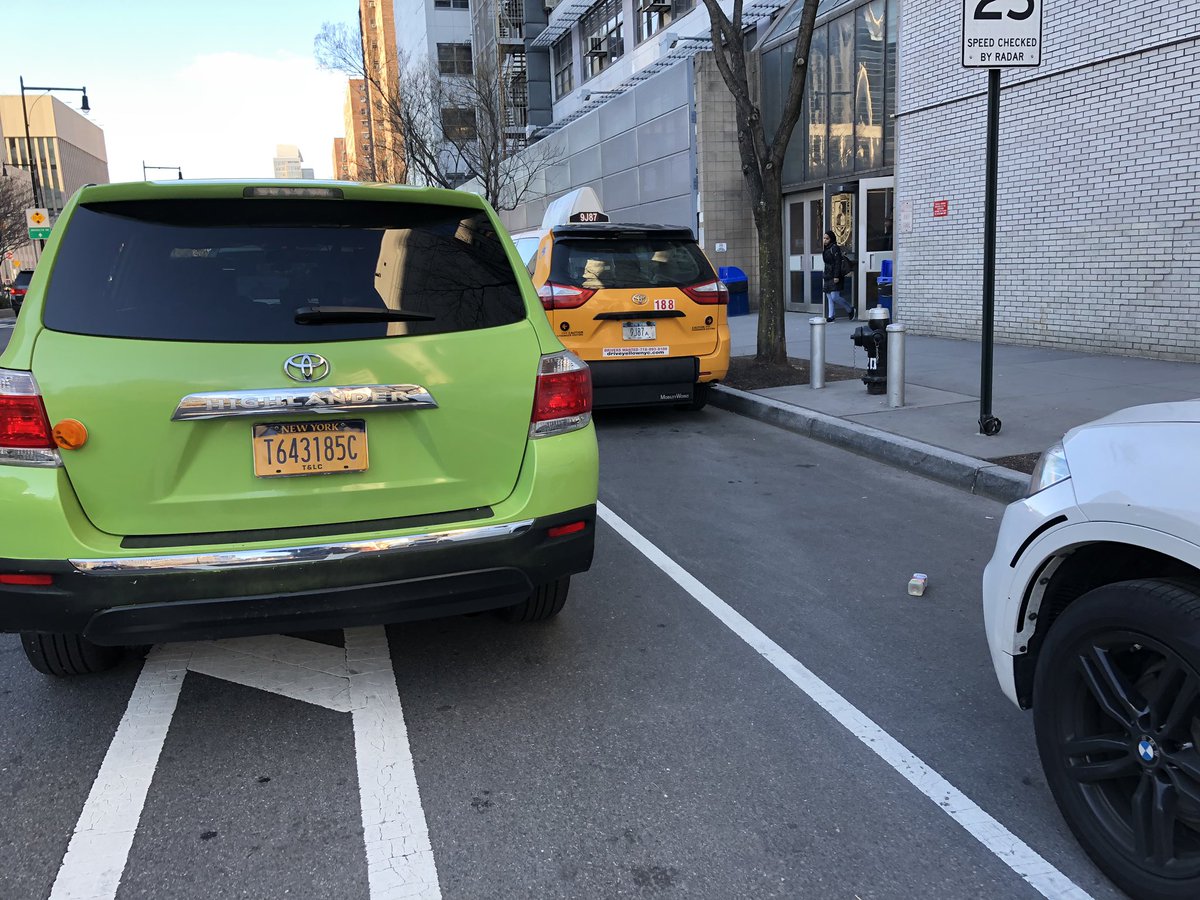 bdhowald's tweet photo. T643185C:ny jea5042:ny gra4475:ny

#BlockedBikeLanes
#FixAdamsSt
@HowsMyDrivingNY https://t.co/lz3fyJ3gaY