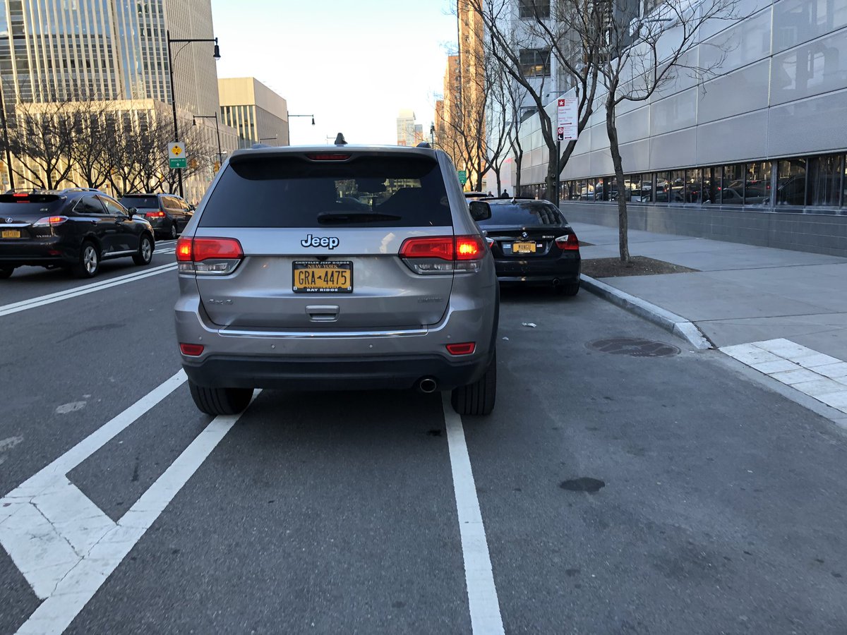 bdhowald's tweet photo. T643185C:ny jea5042:ny gra4475:ny

#BlockedBikeLanes
#FixAdamsSt
@HowsMyDrivingNY https://t.co/lz3fyJ3gaY