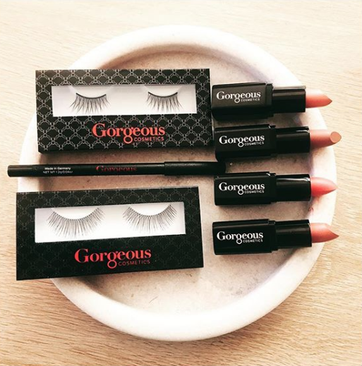 GorgeousUSA's tweet photo. "Little kit replenish with #GorgeousCosmetics💄"
PRO #MakeupArtist @aimeeglovermua is giving us major #makeupkit #envy! https://t.co/d70cjJ2iy5