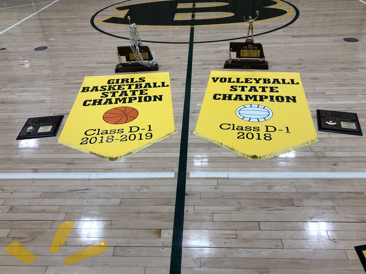What an exciting night in the Gary D. Schmidt Gymnasium!! Championship photo shoot for 🏐 &amp; 🏀!! Way to make this year one for the record books ladies!! 💚🥇🏆🥇🏆#ladyknightpride #wemadehistory