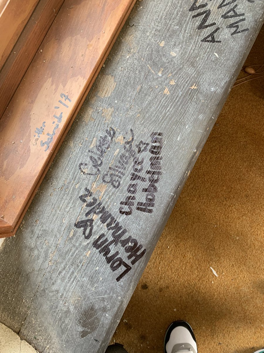 alyssacelestaa's tweet photo. Put my name on a wall with my peeps!! 🖋🤓 #towersigning #su2019 #almostgrad https://t.co/3EDxIF3Tpd