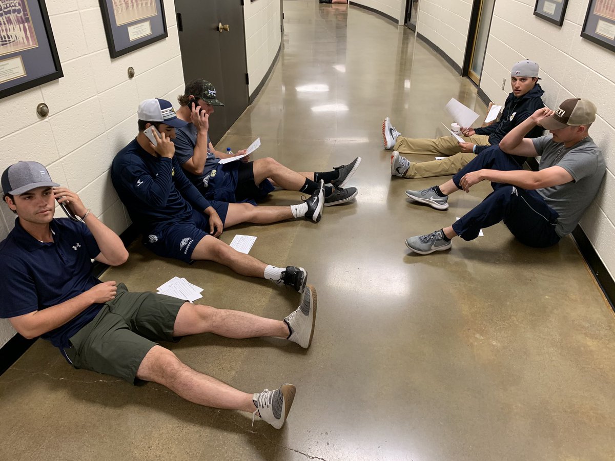 ORUGEC's tweet photo. Tonight over 80 ORU student-athletes participated in the Golden Eagle Club Thank-A-Thon! They’re thankful for each and every donor who supports the Scholarship Fund and ORU Athletics. THANK YOU! #GoldenStandard https://t.co/7vKqO28cZx