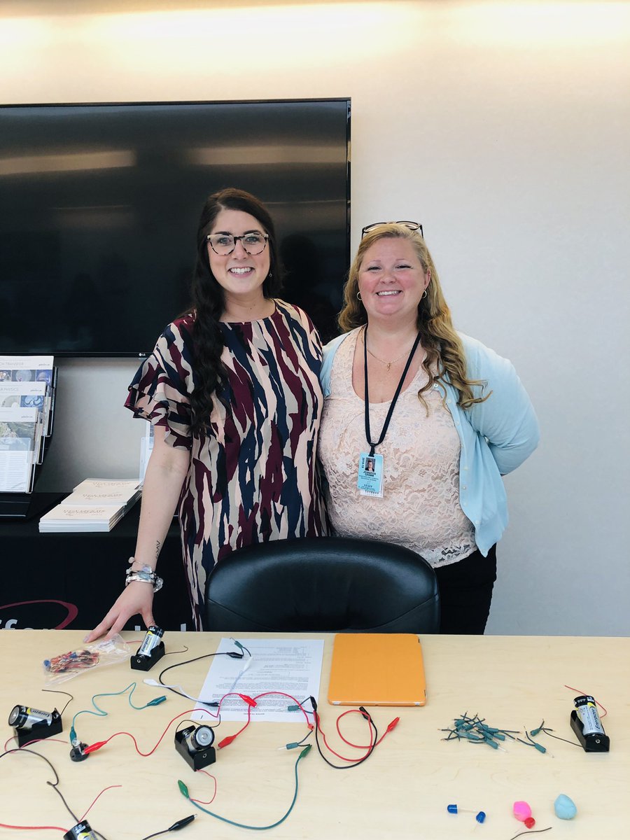 KatelynLeitner1's tweet photo. Jefferson Labs teacher night was a success! Thankful for my co-teacher, Jennifer! @JLab_News #JSAT5 #alwayslearning https://t.co/yt8tzOITCB